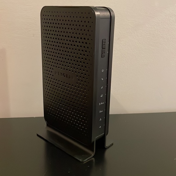 NetGear N600 WiFi Cable Modem Router Model C3700, Black - Picture 2 of 9